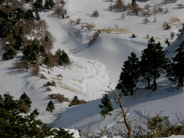 外輪山の雪崩跡