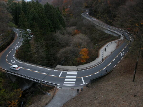 めがね橋より見下ろす旧国道