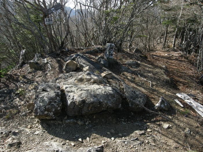 三国山山頂